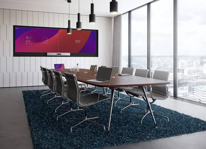 A conference room with a table and chairsDescription automatically generated