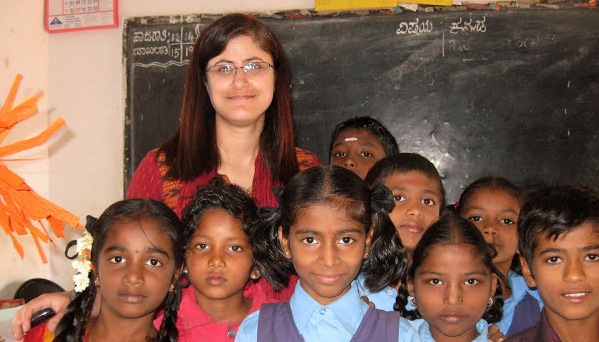 Photo of Shannu Kaw and children in classroom
