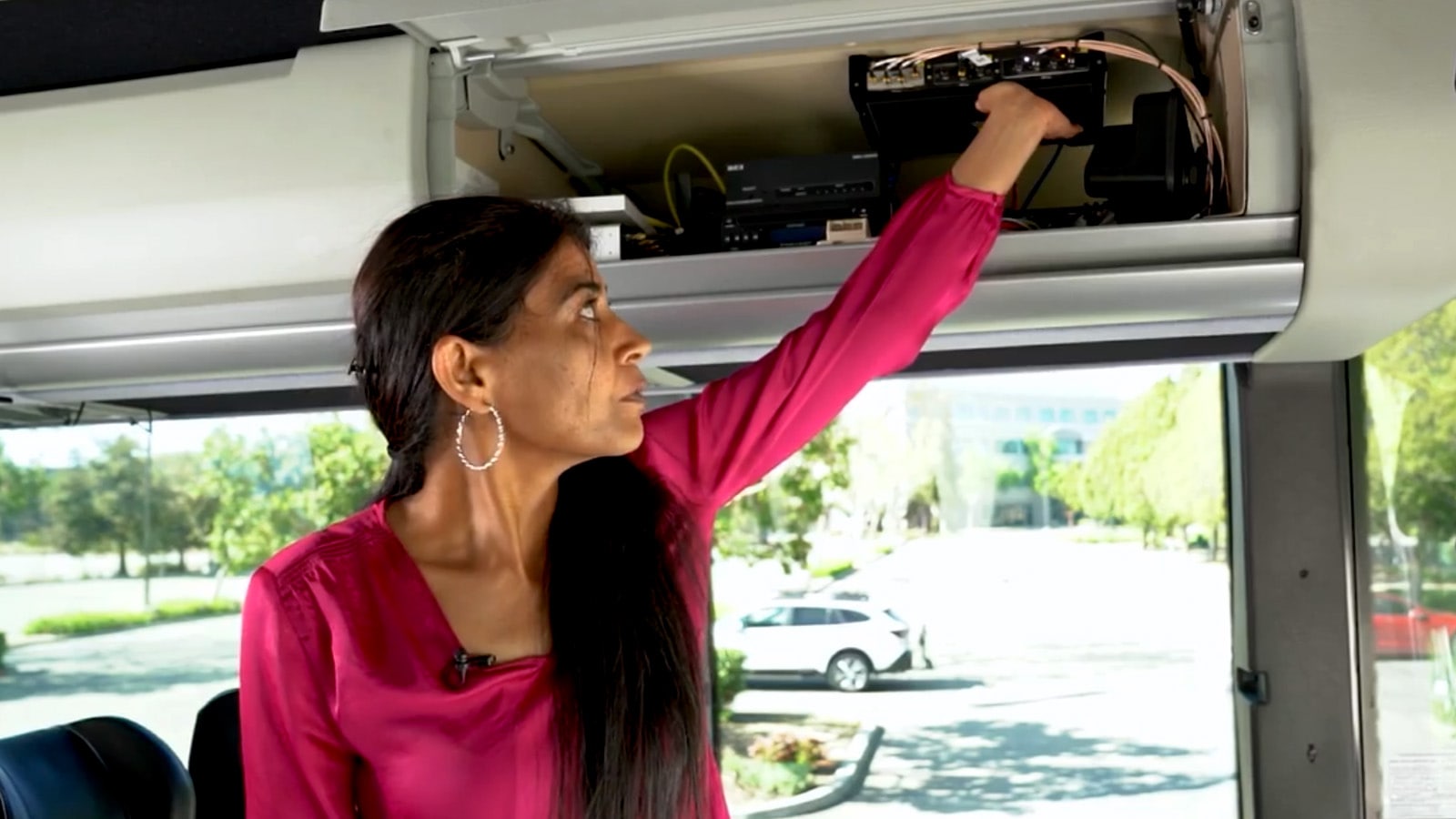 Cisco Catalyst IR1800 Rugged Series Router providing connectivity on bus