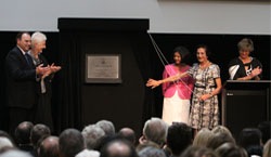 Unveiling the plaque Unveiling the plaque
