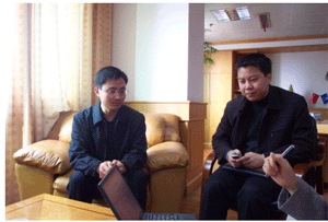 金华移动总经理助理方国强 右：金华移动客户服务部经理助理吕晓安