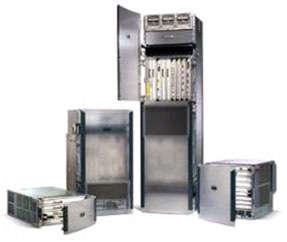�} 1 ��p�@�\�A�t�@�u���b�N�A����ѓd���@�\���g�����ꂽ Cisco XR 12000 �V���[�Y����� Cisco 12000 �V���[�Y ���[�e�B���O �|�[�g�t�H���I