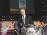 �V�X�R ���CEO �W�����E�`�F���o�[�X����u���BMobility�́u�R�l�N�g ���C�t�v���������邱��