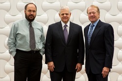 Paul Maritz, president en CEO van VMware, Joe Tucci, president en CEO van EMC en John Chambers, Chairman en CEO van Cisco