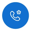 Un récepteur téléphonique doté d'une petite icône d'engrenage de paramètres est situé sur l'icône d'application paramètres de qualité d'appel bleue.