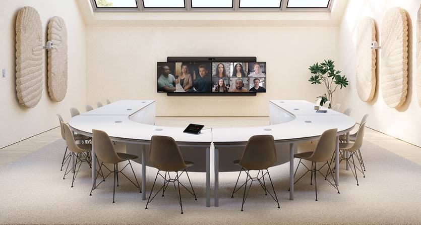 A conference room with a table and chairsDescription automatically generated