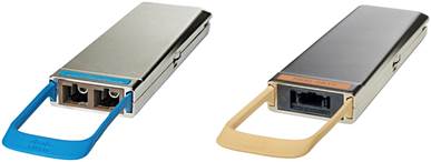 図 2.  	Cisco CPAK 100GBASE-LR4 モジュール（左側）、100GBASE-SR10 モジュール（右側）