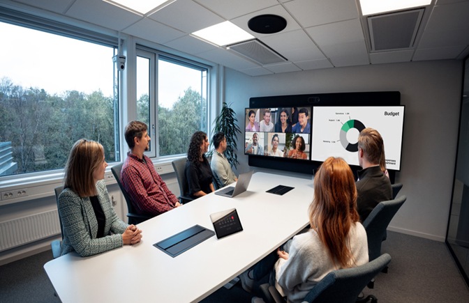 A Room Kit EQX with 65” dual screens in combined deployment with a Ceiling Microphone Pro for directional speech capture.