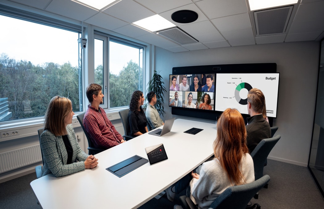 A Room Kit EQX with 65” dual screens in combined deployment with a Ceiling Microphone Pro for directional speech capture.