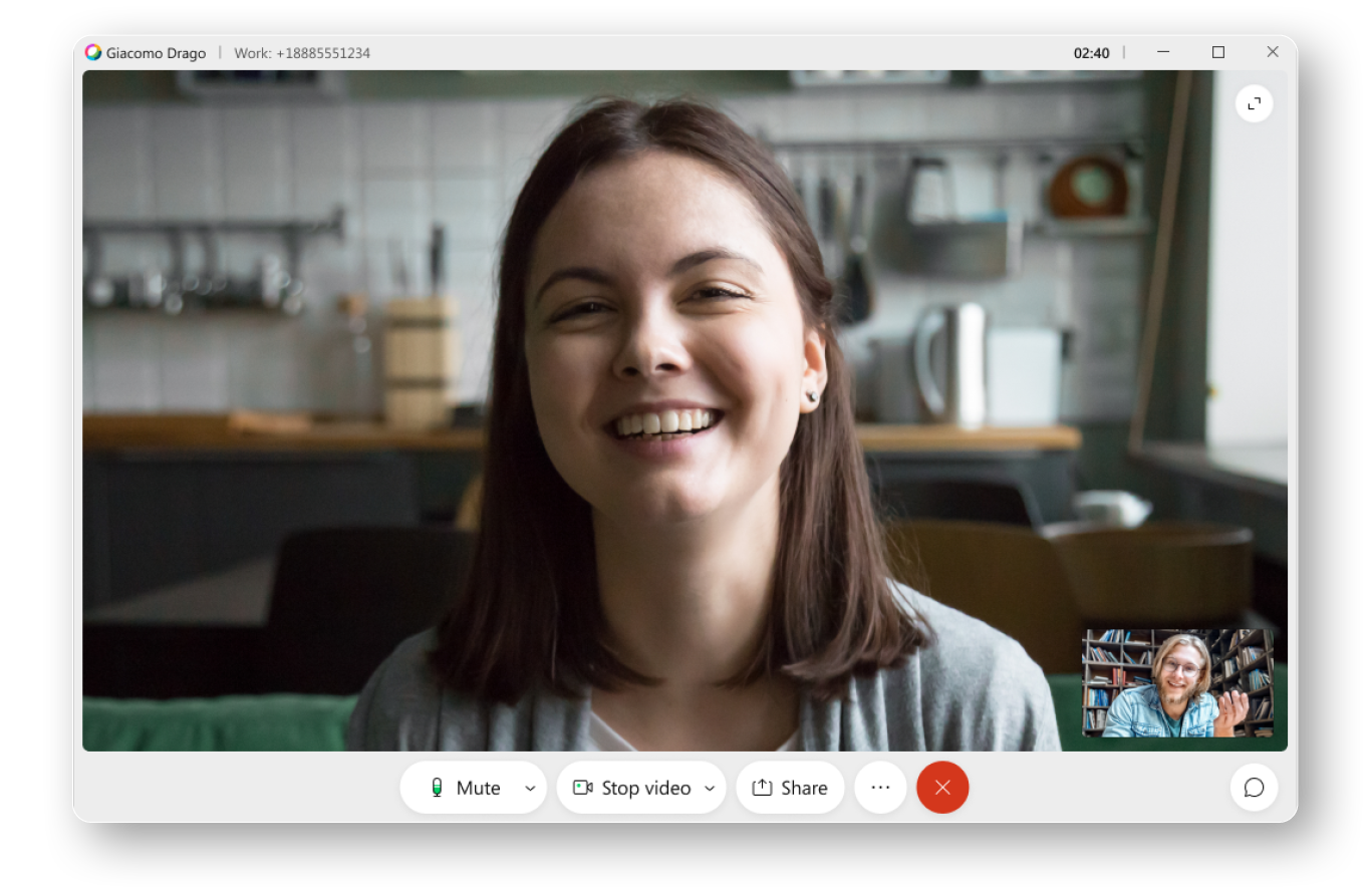 Бизнесмен с телефоном. Парень с телефоном со спины. Calling features. Calling features. Красивая девушка диспетчер.