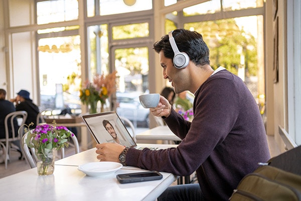 Man wearing Cisco Headset in a coffee shop