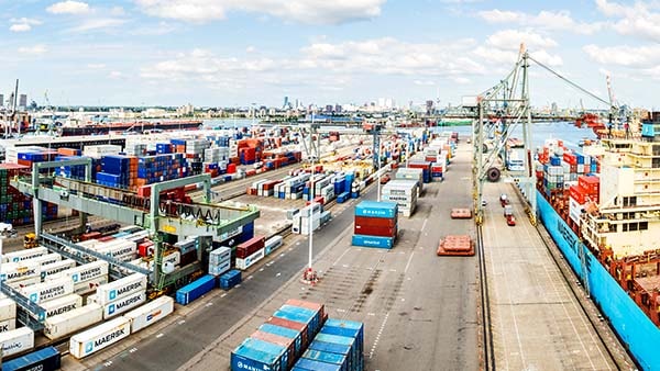 Asset tracing in ports and terminals