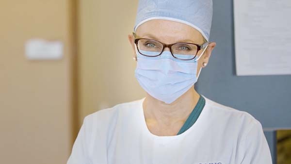 Professionnel de la santé dans un bureau