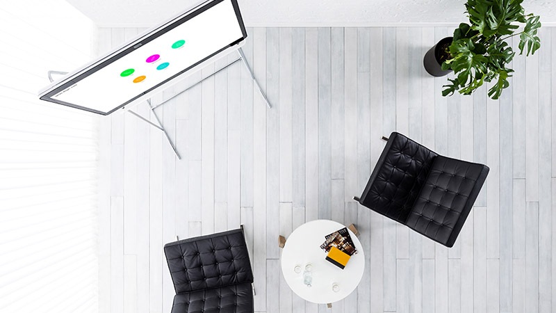 Webex モニターを備えた会議室