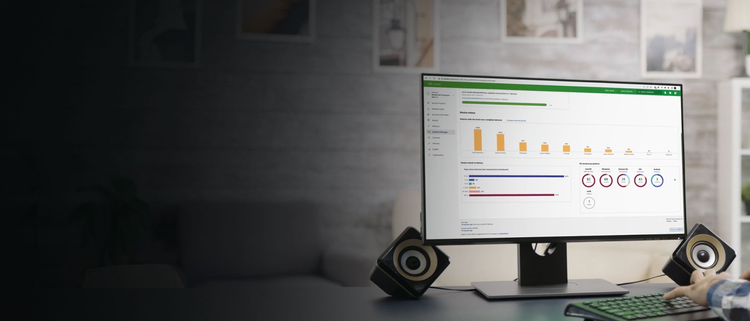 Monitor displaying device status in the Meraki dashboard
