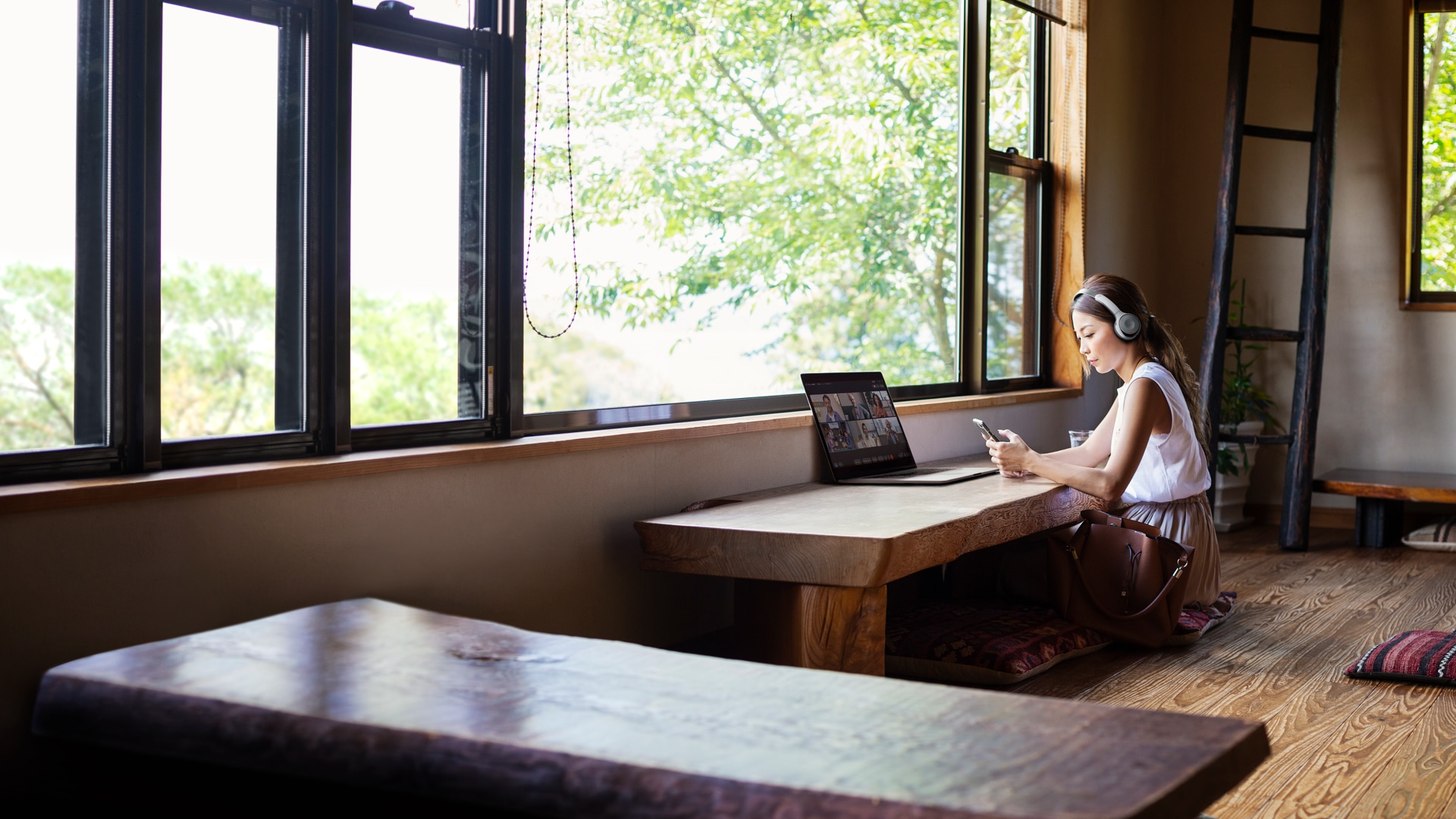 A remote worker in a Webex meeting using Cisco Headset 730