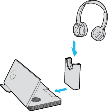 Wyrównaj rampę ładowania do telefonu, w którym znajduje się logo firmy Cisco Slajdy zestawu nagłownego w doku.