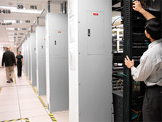 Figure 1.  Distributed design used in a Cisco data center